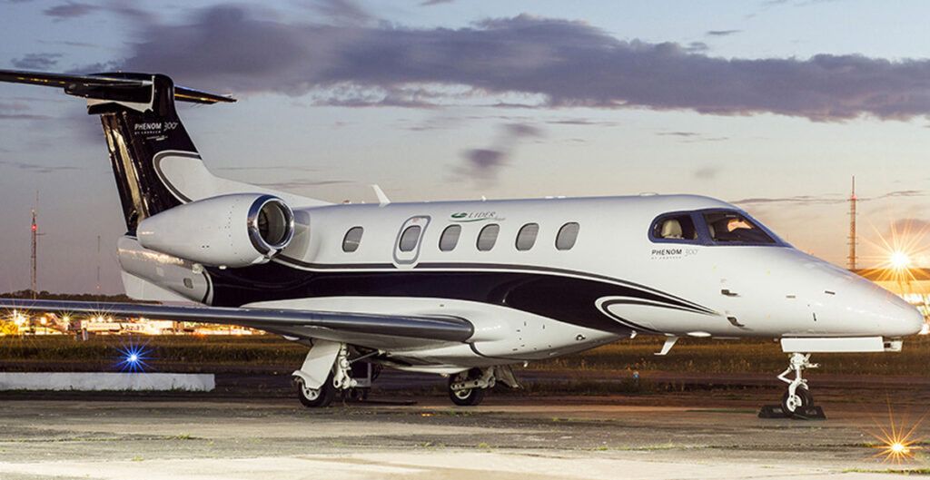 O Phenom 300 oferece conforto, luxo e exclusividade para uma viagem.